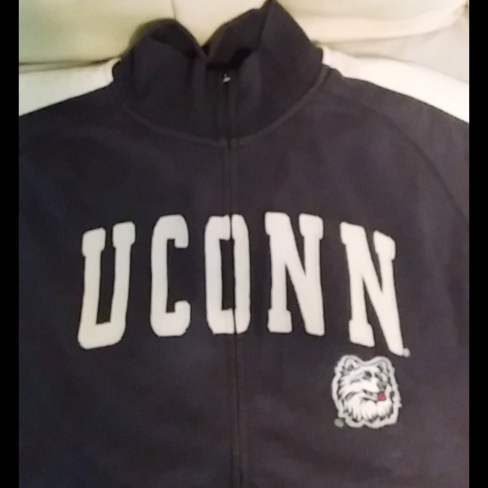 UCONN ZIPPERED SWEATSHIRT